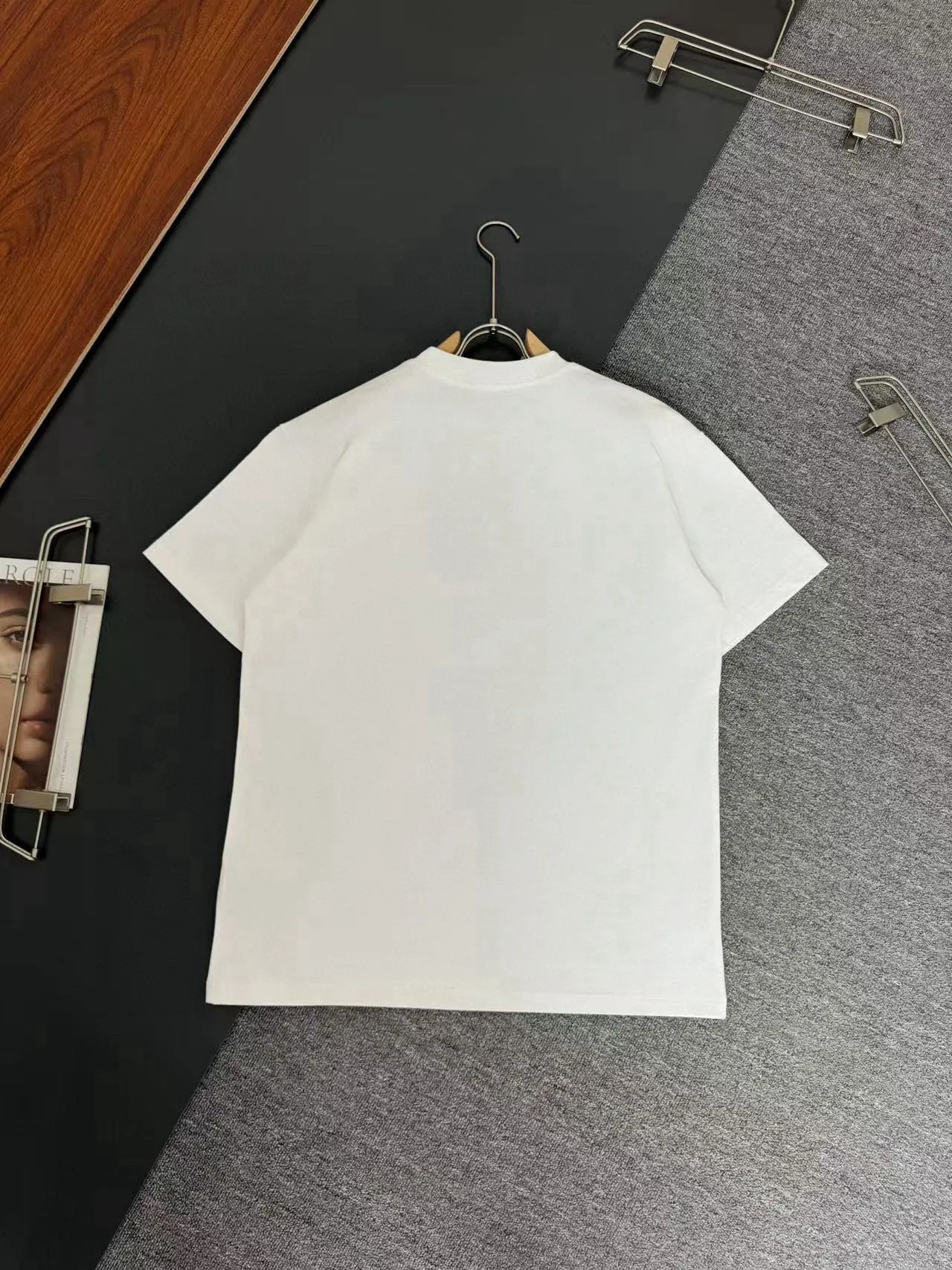 Balmain Balmain g-gram heavy cotton T-shirt, thick Breathable loose fit, printed logo design, spring and summer New Arrival round neck fashionable short-sleeved T-shirt, comfortable against the skin, durable and easy to wear, meticulous original craftsmanship, a must-have for casual Versatile Color: Black White Sizes: S M L XL XXL